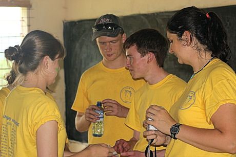 083